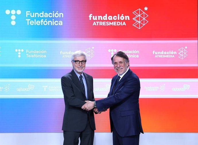 El presidente de Atresmedia y de la Fundación Atresmedia, José Creuheras, y el presidente de la Fundación Telefónica, Enrique Goñi.