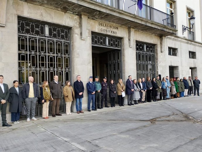 Minuto de silencio ante un nuevo asesinato por violencia machista.