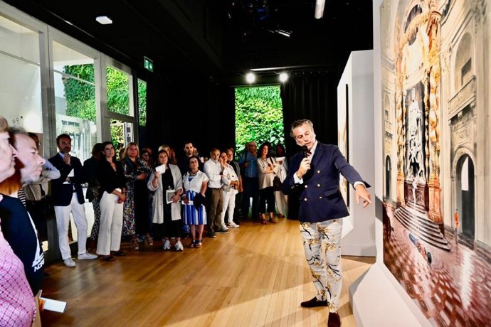 Archivo - El pintor Ignacio Goitia inaugura una exposición en el centro cívico Tabacalera en foto de archivo