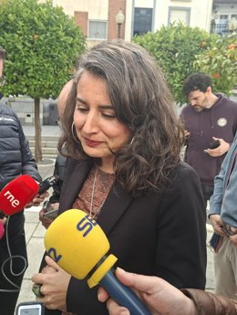 La portavoz de Unidas por Extremadura, Irene de Miguel, en declaraciones a los medios