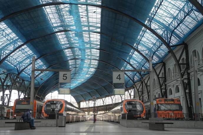 Trenes en la Estación de Francia de Barcelona