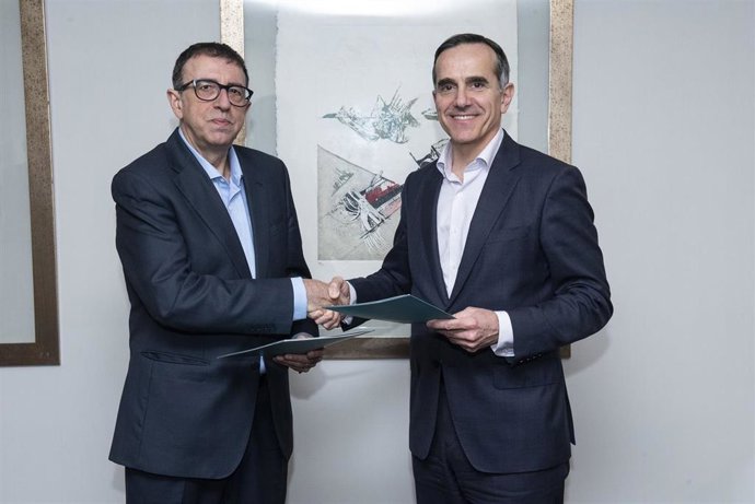 Imagen de la firma del convenio.