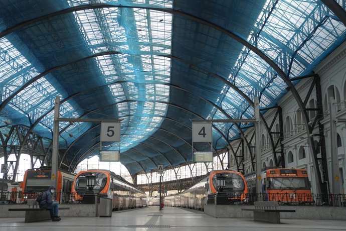 Trens a l'estació de França de Barcelona