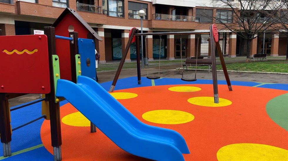 Archivo - Parque infantil en Logroño