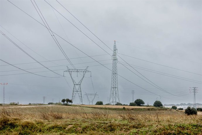 Varios tendidos eléctricos, a 6 de febrero de 2026, en Madrid (España) 