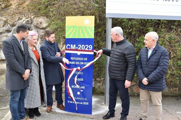 El consejero de Fomento inaugura la rehabilitación de la carretera CM-2029 .