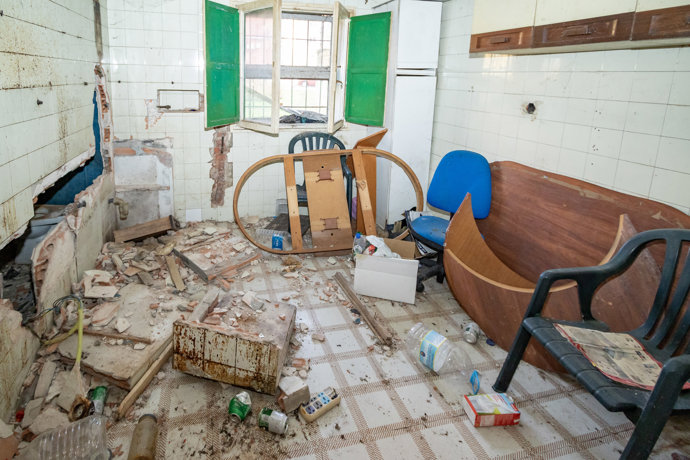 Interior del edificio de la calle Marqueses de Valdecilla y Pelayo que se va a rehabilitar para viviendas sociales