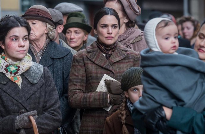 Primeras imágenes de Sira, la continuación de El tiempo entre costuras, protagonizada por Adriana Ugarte