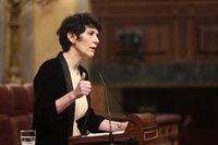 Saiz acusa a Vox de "deshumanizar" a migrantes y los de Abascal dicen que Ejecutivo quiere "reemplazar a los españoles"