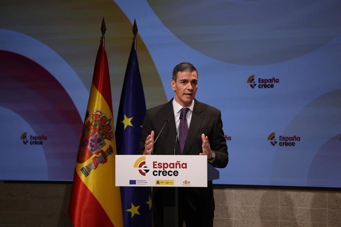O presidente do Governo, Pedro Sánchez, intervém durante o ato de encerramento da apresentação do novo fundo “España Crece”, no Colégio de Arquitetos de Madrid, em 16 de fevereiro de 2026, em Madrid (Espanha). O novo fundo será dotado com um 