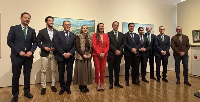 La consejera de Turismo, Cultura, Juventud y Deportes, Carmen Conesa; Y el presidente de la Fundación Iberdrola España, Jaime Alfonsín; y representantes de los ayuntamientos en la presentación del proyecto 'El Prado en las calles'