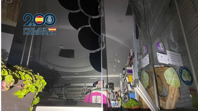Vista de la farmacia asaltada en Jerez de la Frontera (Cádiz)