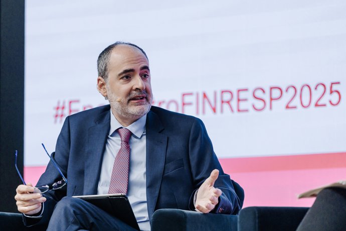Archivo - El director corporativo de Servicios Asociativos y Recursos de CECA, Antonio Romero, durante el Encuentro Anual 2025 de FINRESP, en el Hotel El Beatriz, a 12 de marzo de 2025, en Madrid (España). 