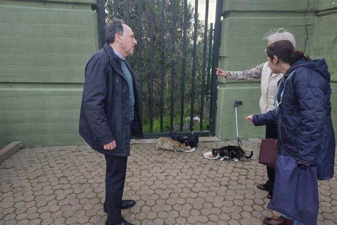 El delegado de Protección Animal del Ayuntamiento de Sevilla, José Lugo, valora el servicio clínico veterinario de la ciudad