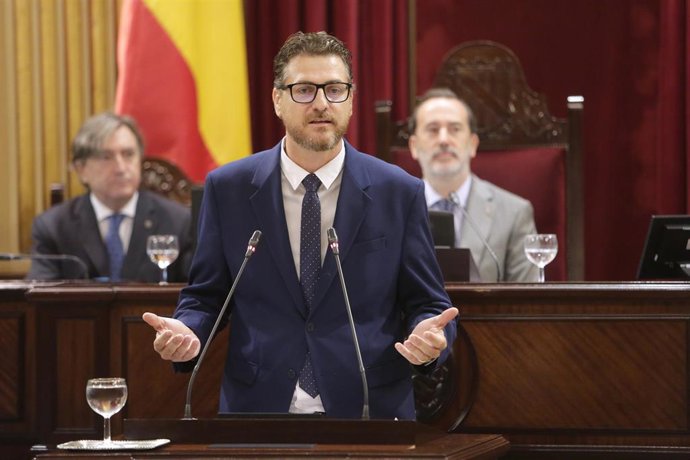 Archivo - El portavoz del PP en el Parlament balear, Sebastià Sagreras, durante la segunda jornada del Debate de Política General, en el Parlament balear, a 8 de octubre de 2025, en Palma de Mallorca, Mallorca, Baleares (España). 