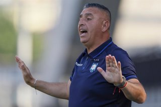 Futbol, Everton vs Huachipato. Fecha 3, Liga de Primera 2026. El entrenador de Huachipato Jaime Garcia es fotografiado durante el partido de primera division contra Everton disputado en el estadio Nicolas Chahuan de La Calera, Chile. 13/02/2026 Andres