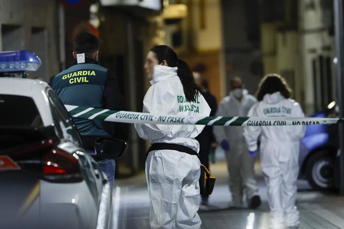 Diversos agents de la Guàrdia Civil investiguen el succés, a 17 de febrer del 2026, a Xilxes, Castelló