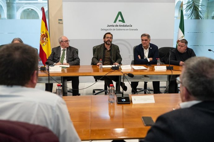 El delegado del Gobierno andaluz en Granada, Antonio Granados, preside la reunión.