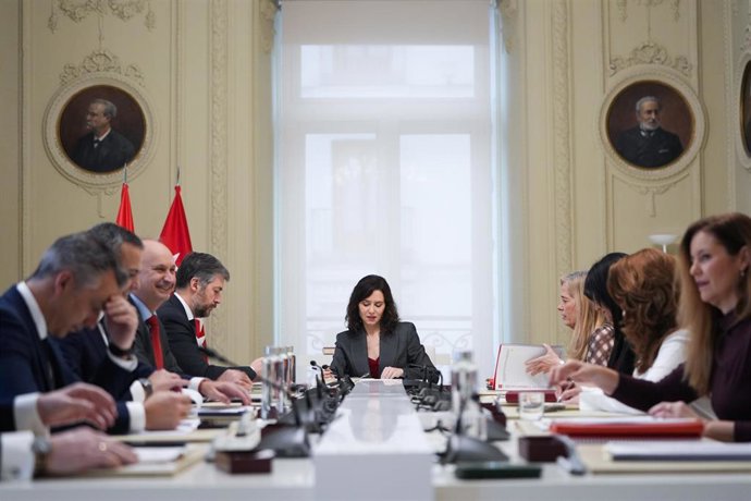La presidenta de la Comunidad de Madrid, Isabel Díaz Ayuso, preside la reunión del Consejo de Gobierno en la Real Casa de Correos, sede del Gobierno regional, tras la llegada de Mercedes Zarzalejo como nuevaconsejera de Educación, Ciencia y Universidades.