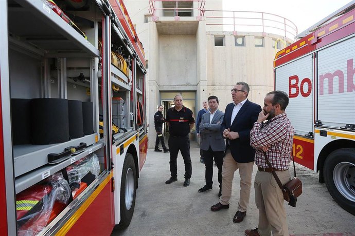 Los bomberos de la Diputación incorporan cuatro autobombas y un furgón de salvamento