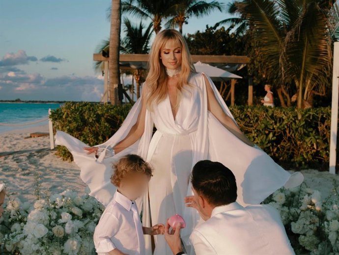 Carter Reum le pide matrimonio por segunda vez a Paris Hilton.