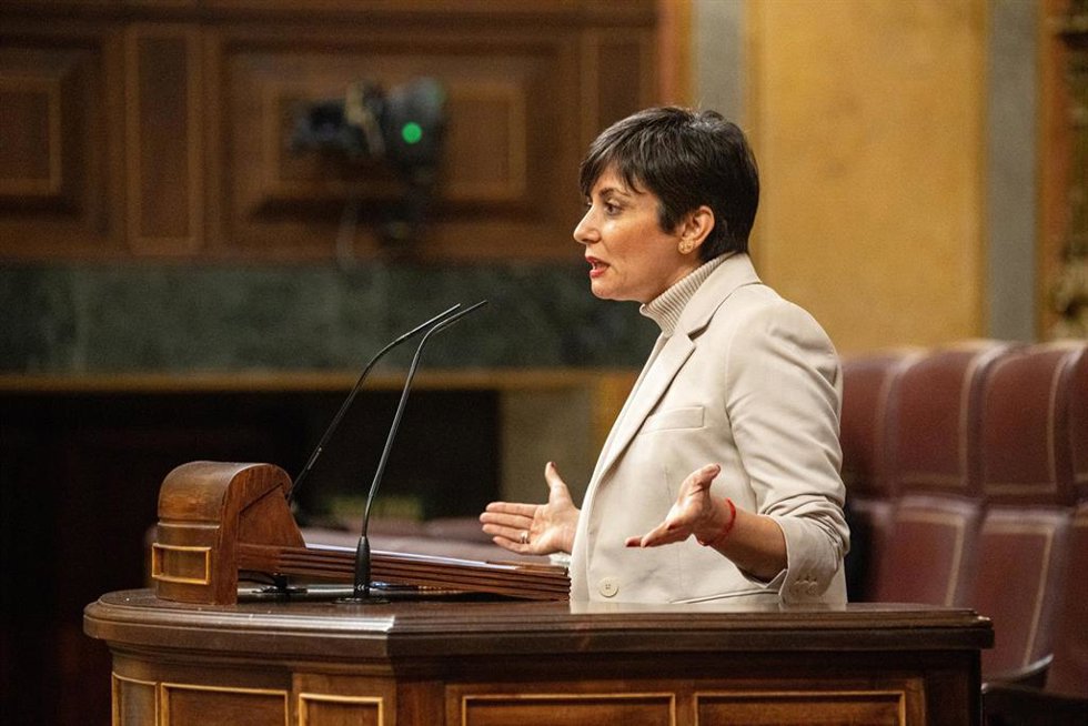 La ministra de Vivienda y Agenda Urbana, Isabel Rodríguez, interviene en una sesión de control al Gobierno, en el Congreso de los Diputados, a 11 de febrero de 2026, en Madrid (España). 