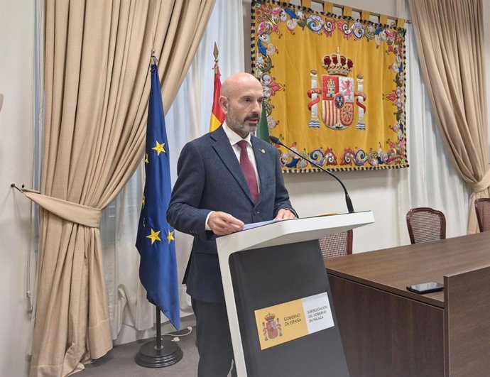 El subdelegado del Gobierno en Málaga, Javier Salas, en rueda de prensa.