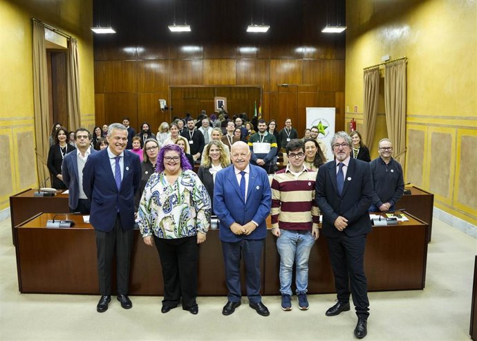 El presidente del Parlamento de Andalucía, Jesús Aguirre, en la celebración del Día Internacional del Síndrome de Asperger.