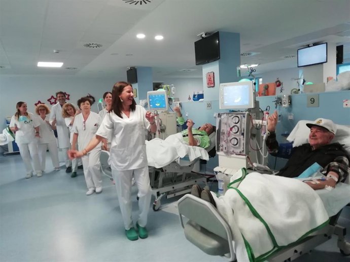 Archivo - Imagen de archivo de una campaña con pacientes en hemodiálisis.