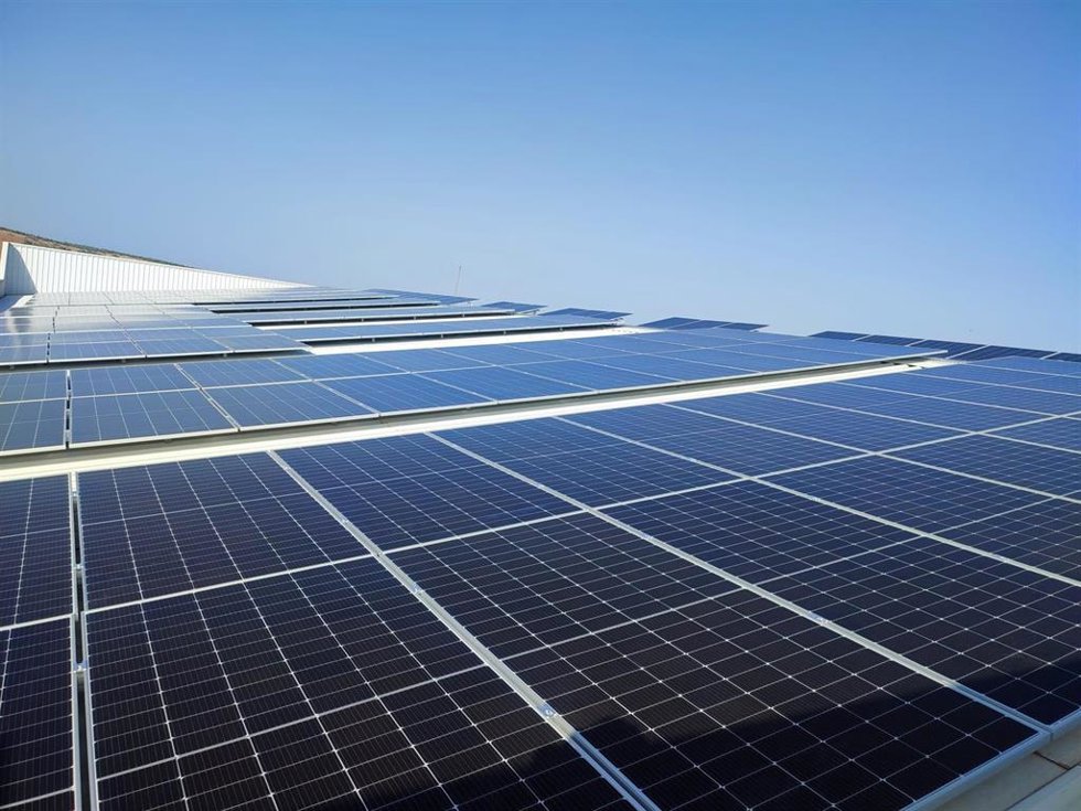 Archivo - Placas solares
