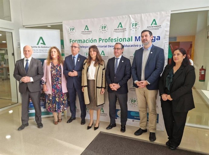 El delegado de Desarrollo Educativo de la Junta en Málaga, Miguel Briones, lidera un encuentro entre centros educativos de FP, empresas y más de 400 alumnos de la Costa del Sol Occidental