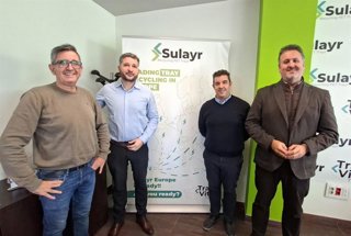 El delegado territorial de Sostenibilidad y Medio Ambiente de la Junta en Granada, Manuel Francisco García, a la derecha en la imagen