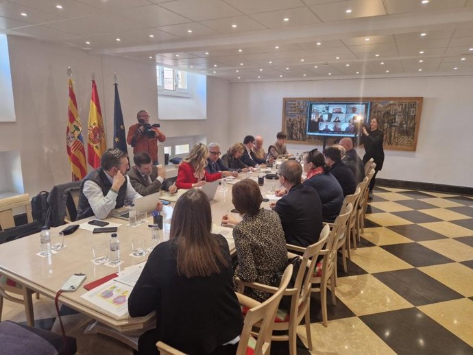 La reunión ha tenido lugar en el Edificio Pignatelli.