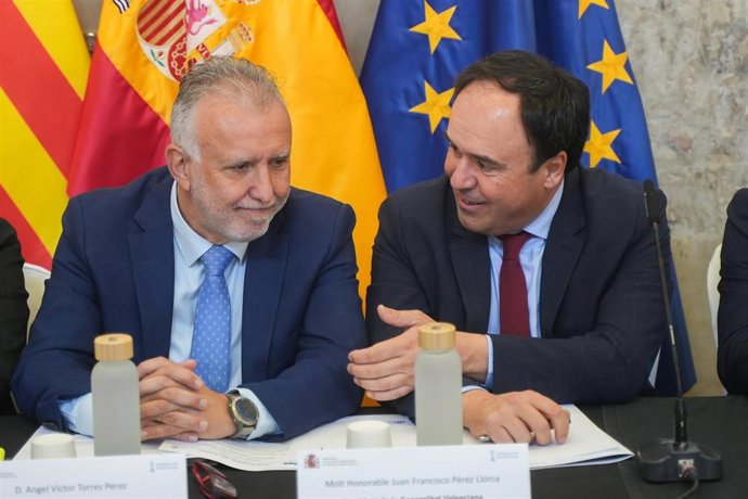 Imagen de la Comisión Mixta entre Gobierno y Generalitat, con asistencia del ministro Víctor Ángel Torres y el 'president', Juanfran Pérez Llorca