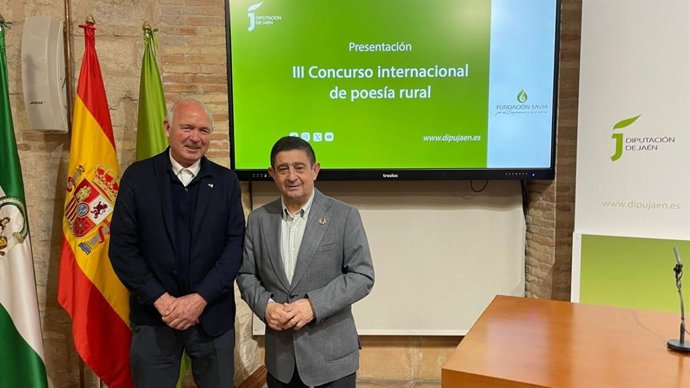 Casero y Reyes en la presentación del III Concurso Internacional de Poesía Rural.