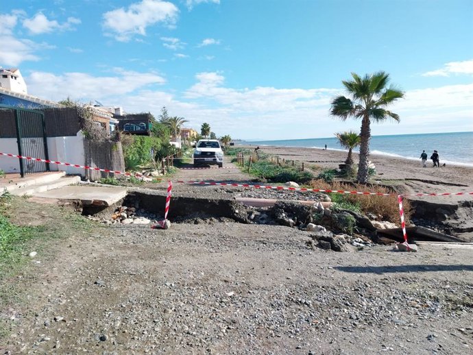Daños en el litoral de Torre de Benagalbón, en el municipio de Rincón de la Victoria.