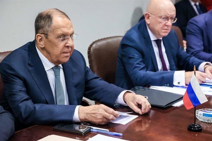 Archivo - Arquivo - EUA, NOVA YORK Cidade de Nova York - 25 DE SETEMBRO DE 2025: O ministro das Relações Exteriores da Rússia, Sergei Lavrov (à esquerda), durante uma reunião com o ministro das Relações Exteriores de Cuba, Parrilla (não fotografado), à ma