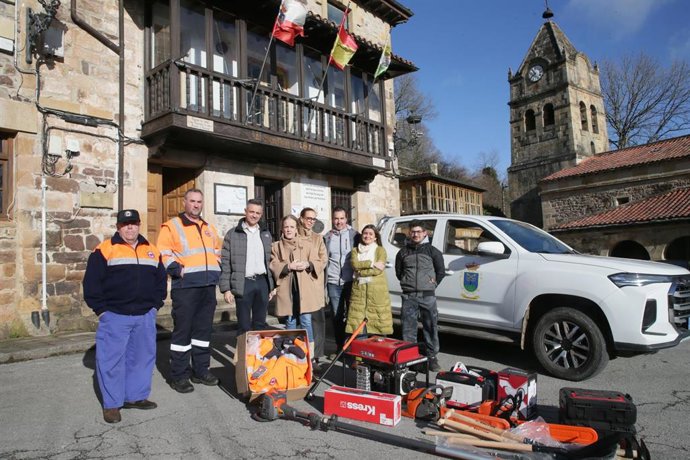 Visita de la consejera al Ayuntamiento de San Pedro del Romeral