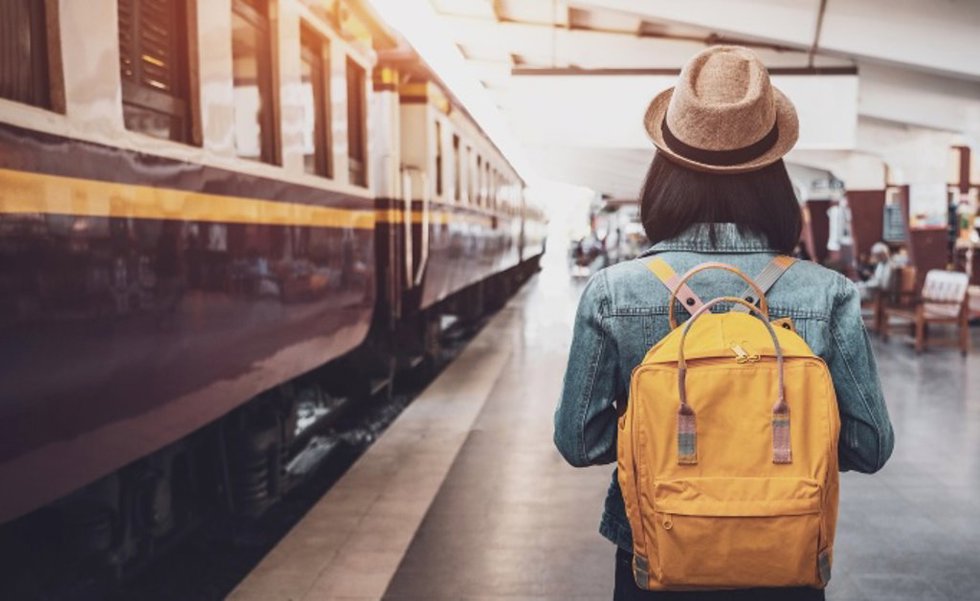 Archivo - Booking, TripAdvisor y Renfe, las plataformas más visitadas en España para viajar, según GfK DAM.