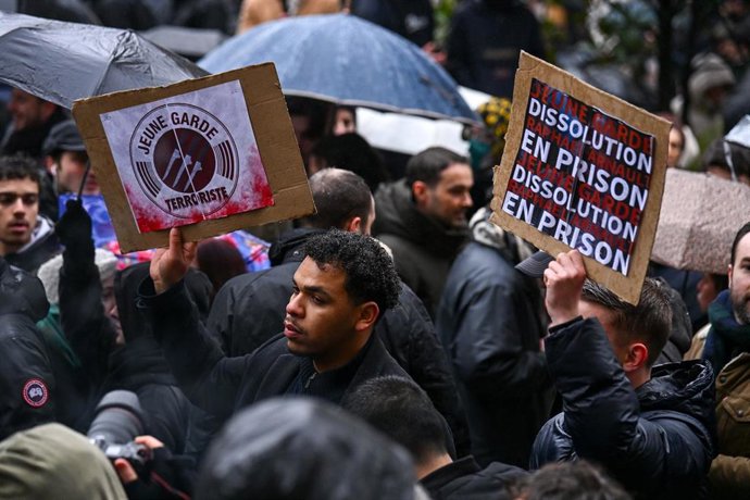 Una manifestación en protesta por la muerte de Quentin Deranque, un joven ultraderechista muerto por enfrentamientos con activistas antifascistas en Lyon