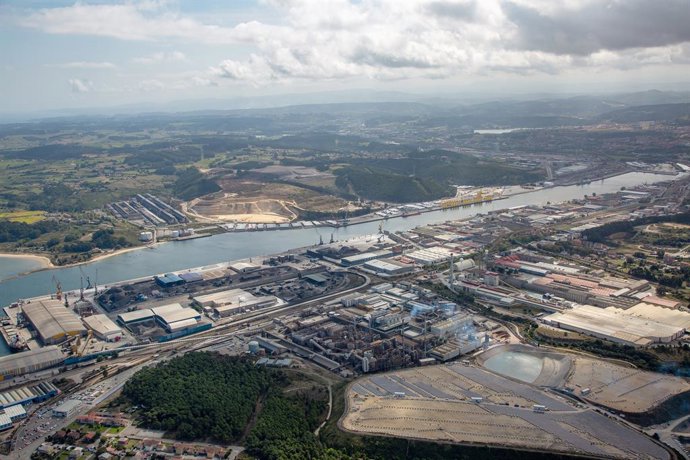 Archivo - Margen izquierda de la ría de Avilés