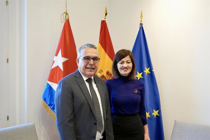 La ministra de Juventud e Infancia, Sira Rego, y el Embajador de la República de Cuba en España, Marcelino Medina