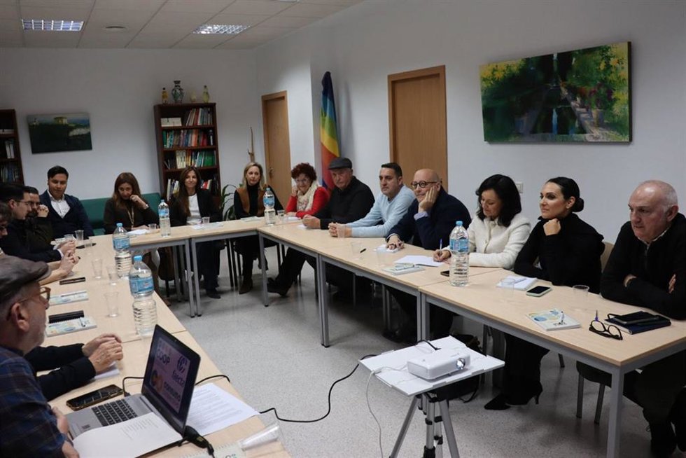 Crespín (3 dcha.), en la reunión con Faecta.