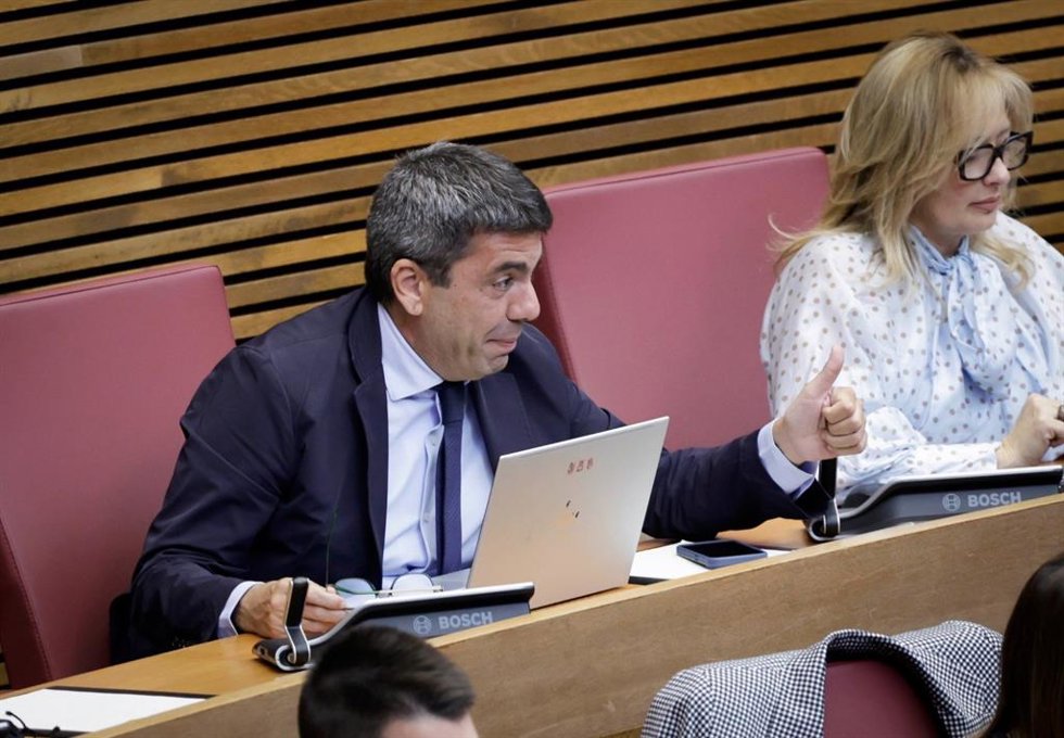 El 'expresident' Carlos Mazón acude al pleno de Les Corts como diputado del PP