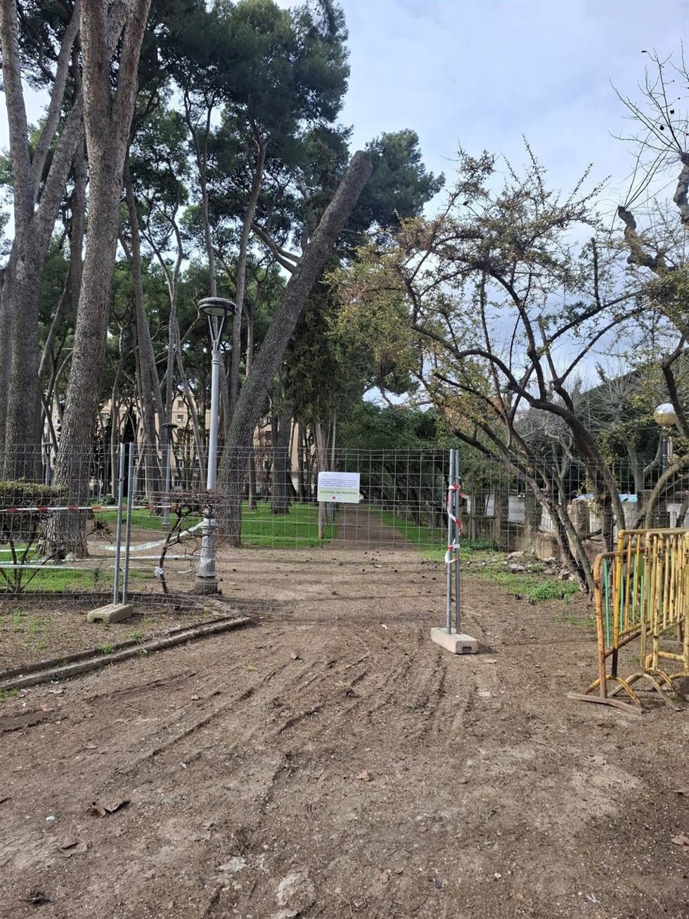 El Ayuntamiento de Huesca cierra el pinar del Parque Miguel Servet para evitar riesgos tras las fuertes lluvias y vientos