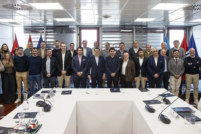 La RFEF recibe a una delegación de la FIFA para debatir sobre las transferencias internacionales de menores.