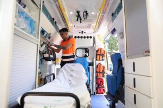 Archivo - Interior de un vehículo sanitario. Imagen de archivo. 