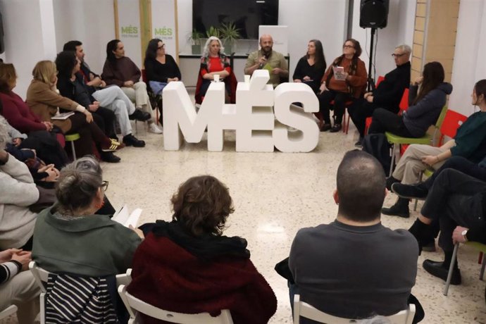 La activista Jazmín Beirak defiende en Palma una cultura democratizadora