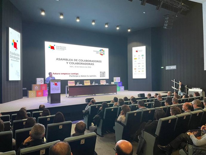 El presidente de la Diputación Provincial de Jaén y de la Fundación Estrategias para el desarrollo económico y social de la provincia de Jaén, Paco Reyes, durante su intervención en el acto.