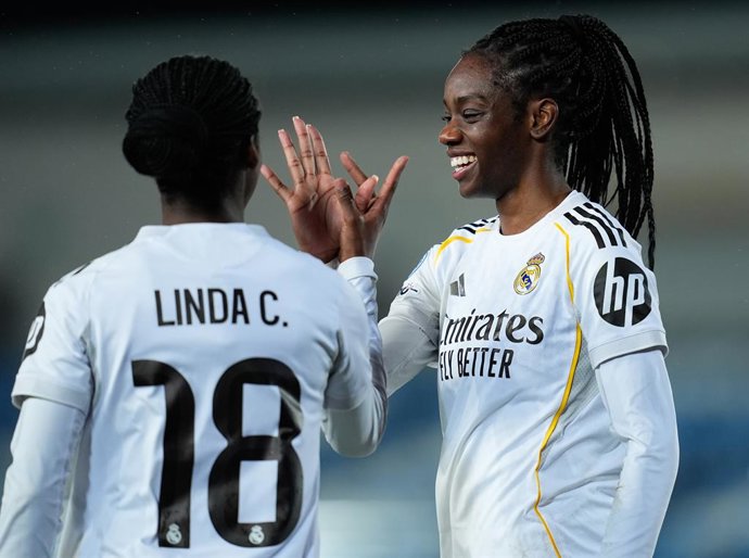 Naomie Feller, do Real Madrid, comemora um gol durante a partida de volta das eliminatórias da Liga dos Campeões Feminina da UEFA 2025/26 entre o Real Madrid C.F. e o Paris FC, no Alfredo Di Stefano, em 18 de fevereiro de 2026, em Madri, Espanha.